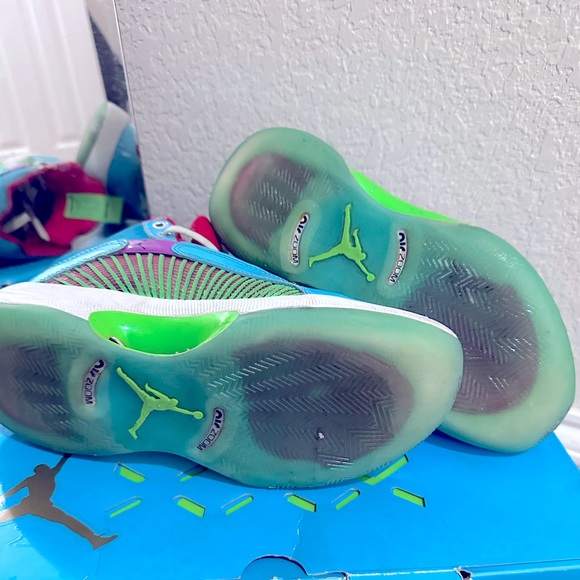 Shoes - Picture 9 of 9